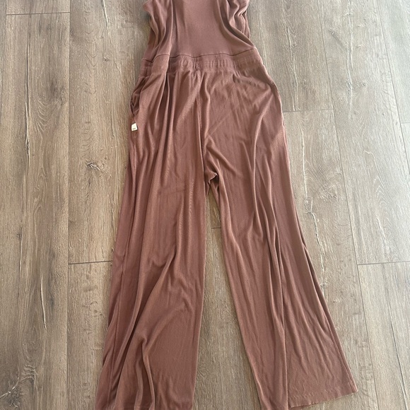 Vuori Women’s Brown Wide-Leg Jumpsuit with Drawstring - Picture 3 of 6